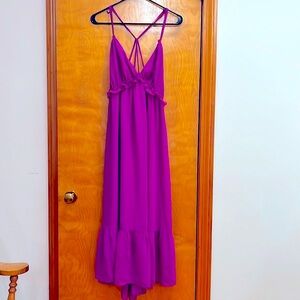 NWT Stunning Lulu’s Dress, unique color, size med, slightly longer in back